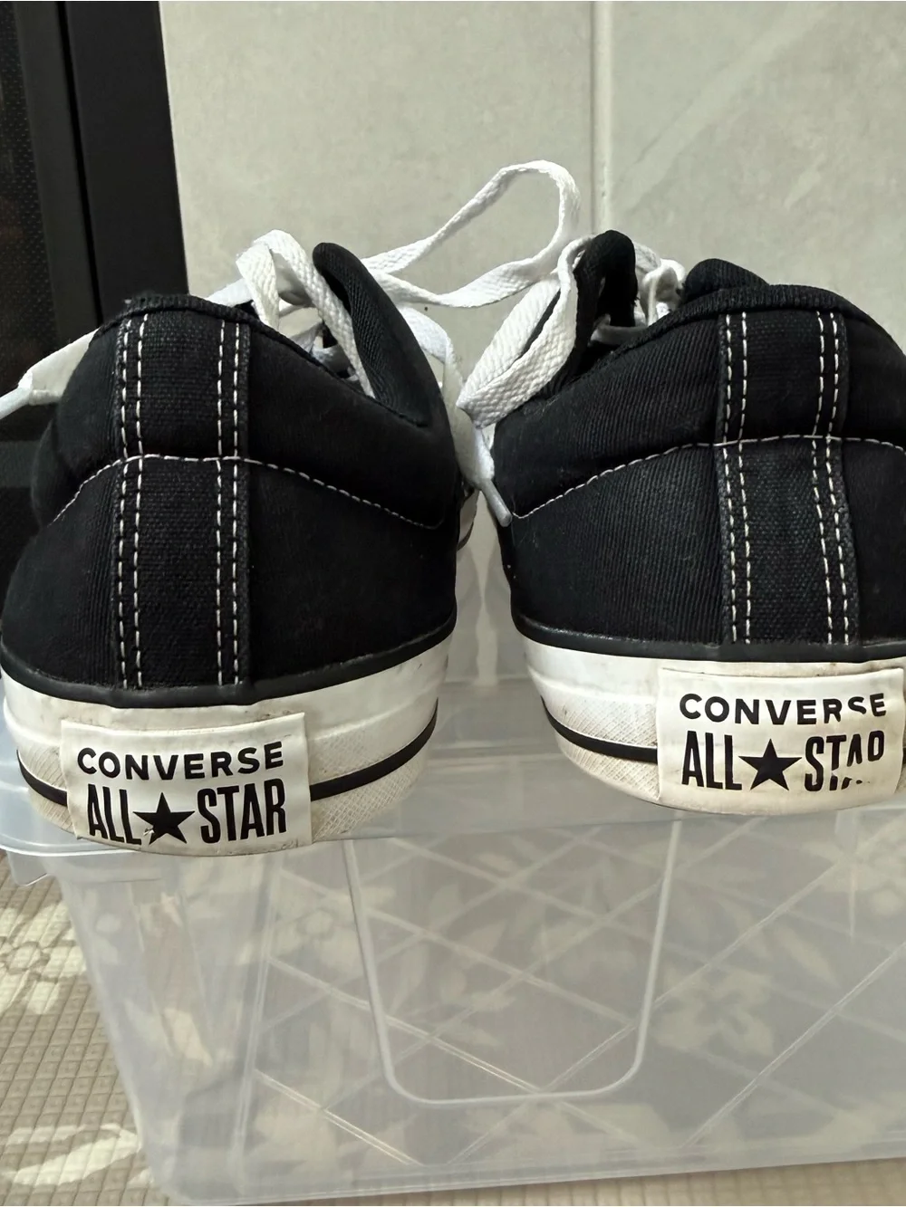 Converse Black and White Unisex Canvas Sneaker women’s size 12, men’s size 10 - Picture 4 of 7